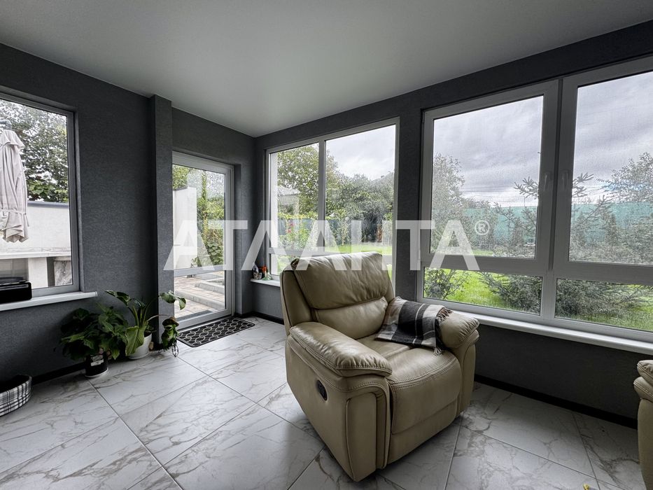 Современный уютный дом пригороде