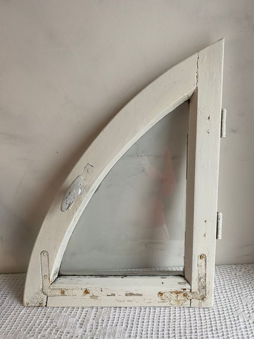 Stare drewniane skrzydła okienne łukowe