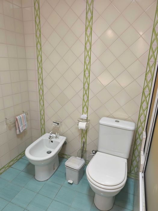 Excelente Quarto para arrendar numa moradia de 4 quartos