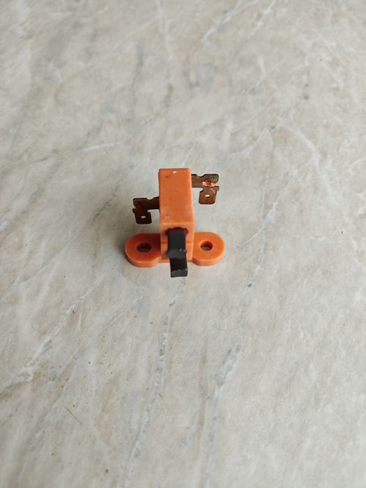 Щітки в корпусі для генератора