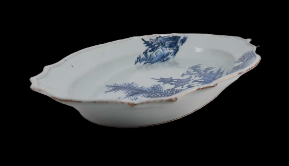 Travessa Polilobada em porcelana da China Séc. XVIII - 33 cm
