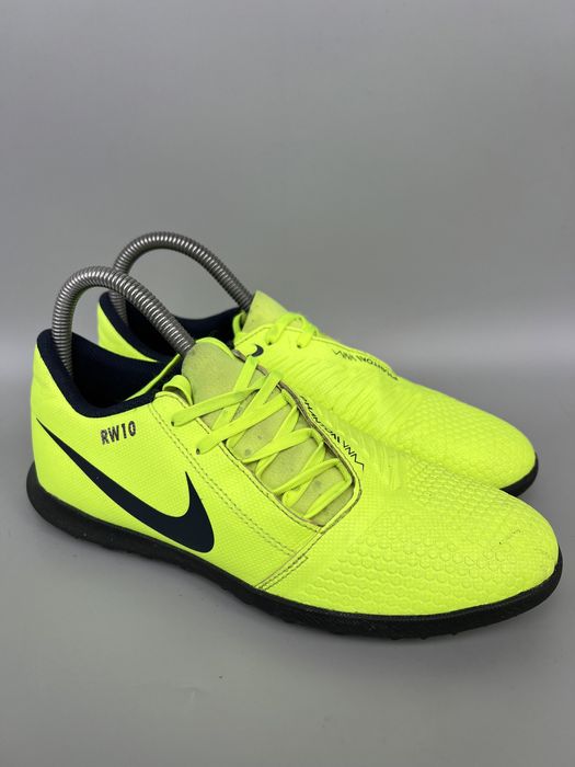 Оригінальні футбольні бутси Nike Phantom Venom Club TF  41р.26см