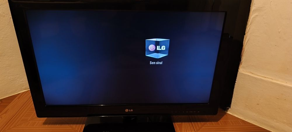 Televisão LG  
Modelo: 32LS3400