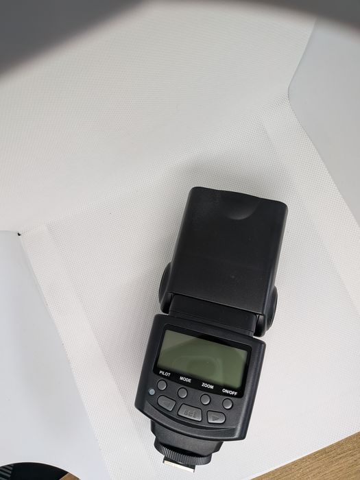 Спалах Meike MK430 для Canon.