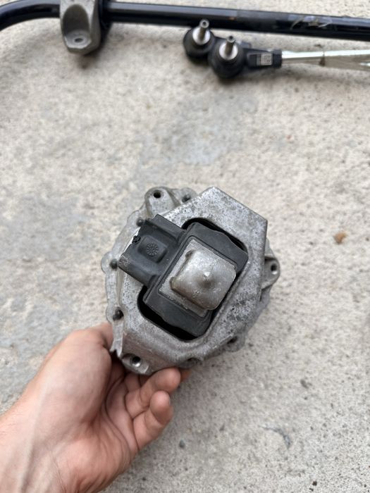 Опори двигуна BMW G20,G22 320,330,420,430