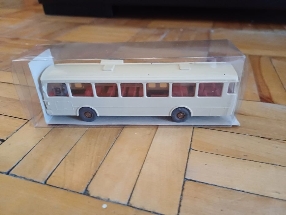 Auta kolekcjonerskie 1 : 43