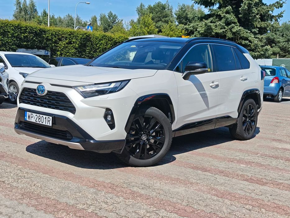 Toyota RAV4 White & Black  Toyota Rav4 SELECTION