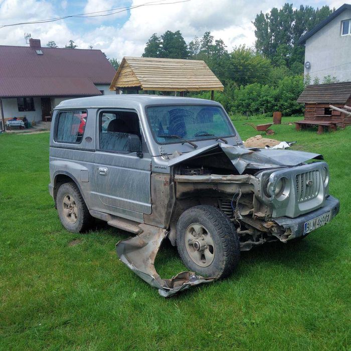 Kia retona 2.0 td, 4x4 , uszkodzona , na zmote.