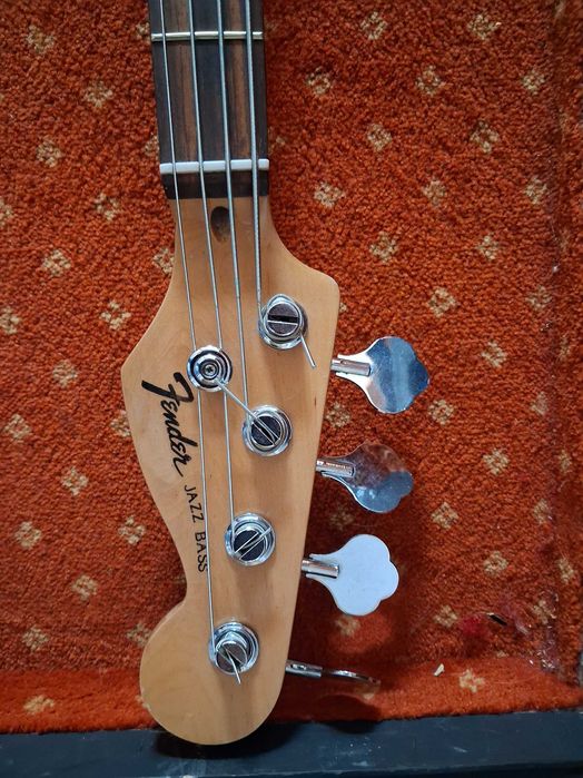 Gitara basowa Fender Jazz Bass + case