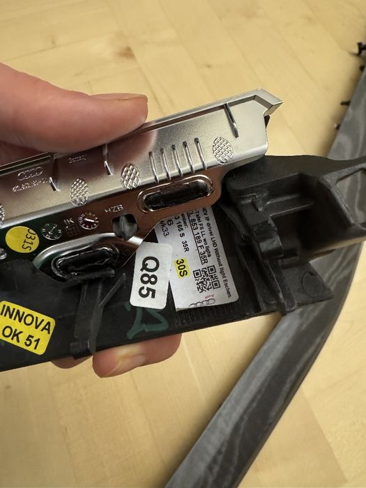 Декоративная накладка панели audi q8 e-tron 2023. Серая ,под дерево.