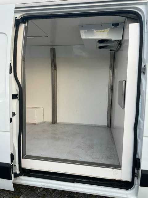 Renault master 2.3dci l2h2 com refrigeração poucos km no estado de impecável.