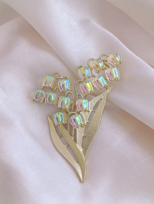 Шикарні брошки конвалія і чортополох Trifari маркування