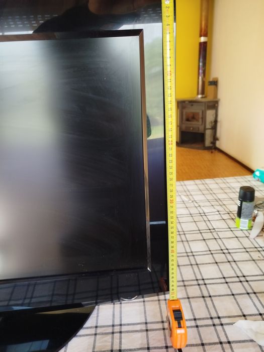 Televisão como nova com comando praticamente novo e uma box