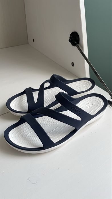 Crocs klapki na lato W7 37/38 nowe
