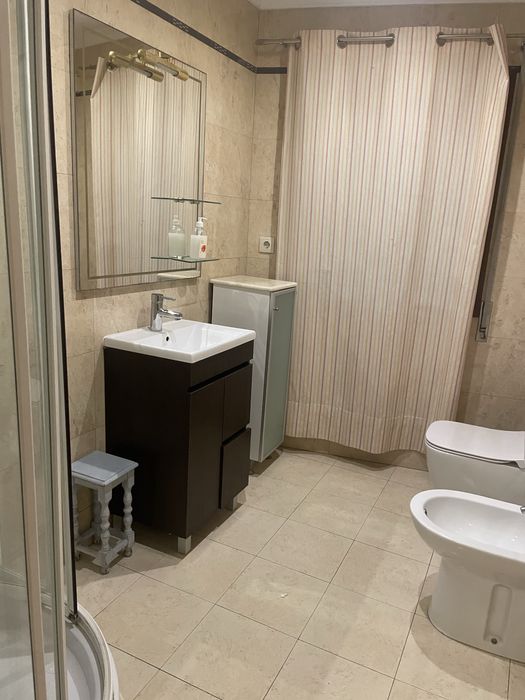 Lavatorio, armario e espelho