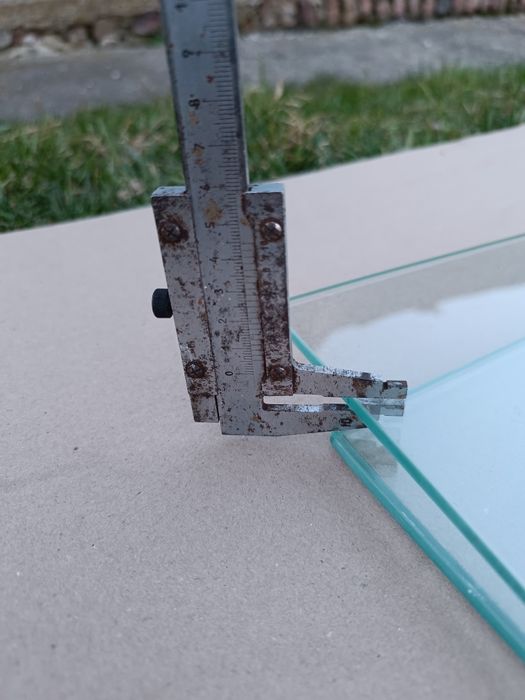 Скло 4-5(мм.)-різні куски