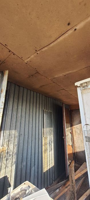 Продам дачу  возле озера с контейнерами