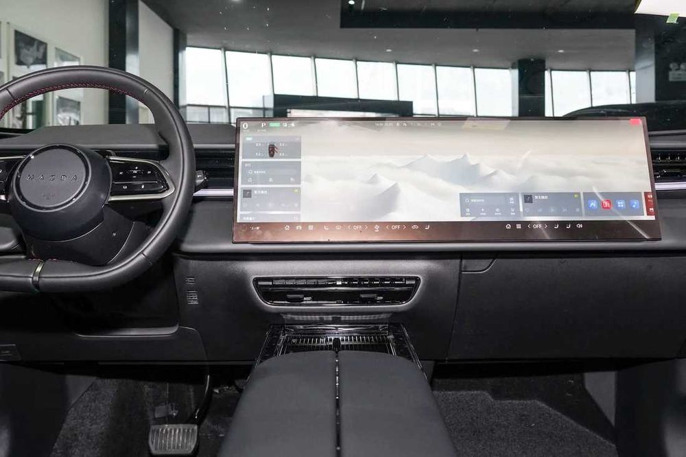 Електромобіль Mazda EZ-60 EV 600 Max Sport 2WD 2026, Crystal Soul Red, чорний салон