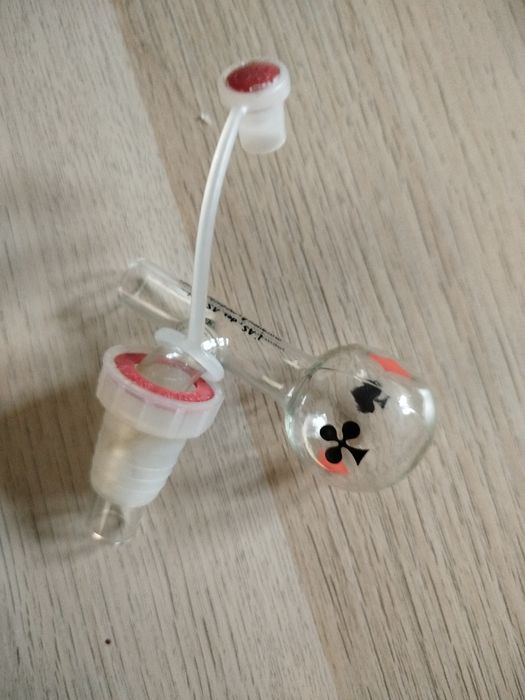 Objeto medidor de quantidade de álcool  .