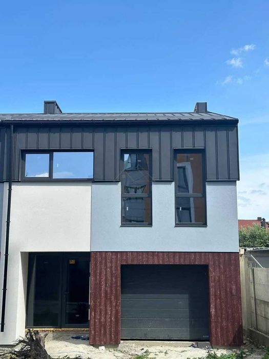 Сучасний Таунхаус з гаражем в місті,центральна частина.