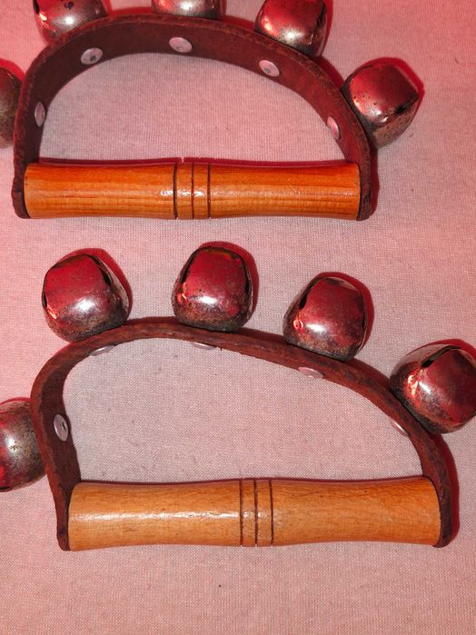Três Guizeiras e um par de maracas