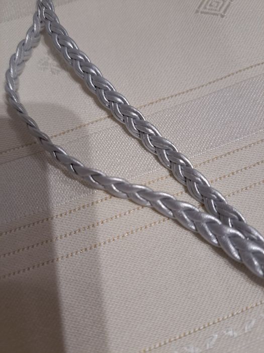 Srebrny ozdobny pasek