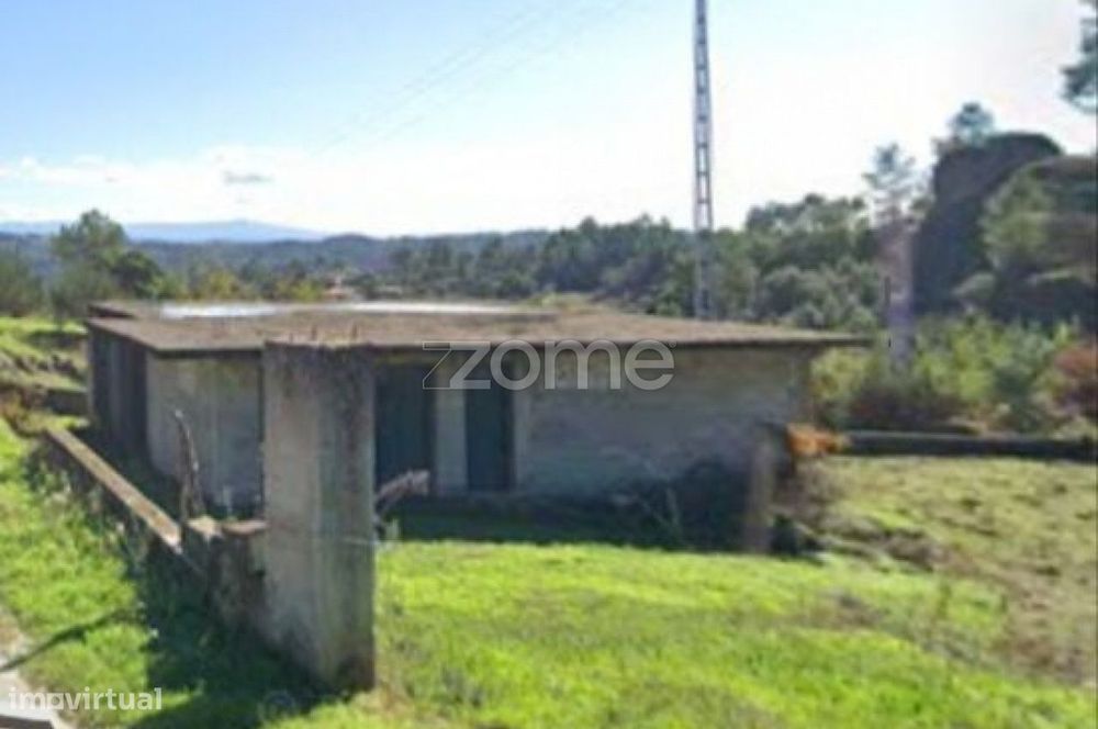 Terreno Urbano com baixo construído, com bom acesso e boa localizaç... — Santa Valha, Vila Real