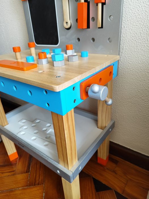 Mesa de construção/ ferramentas  madeira