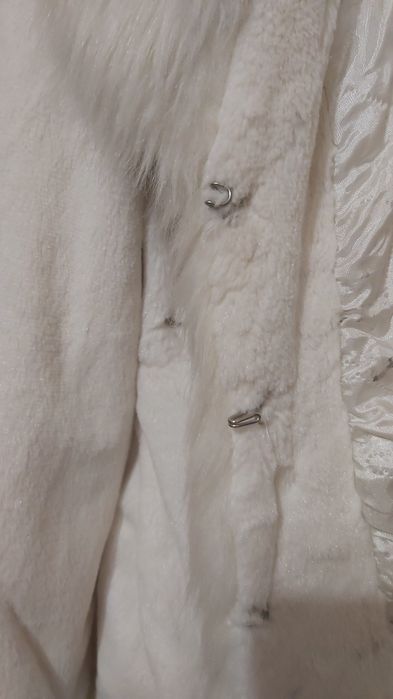 Шубка біленька штучне хутро