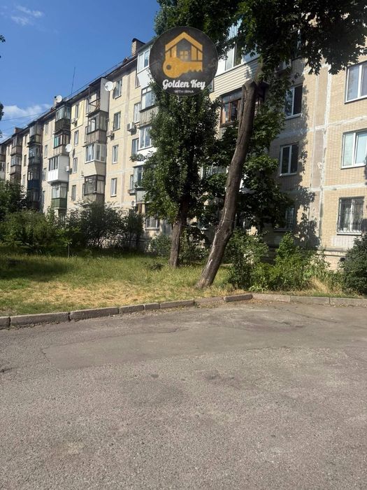 Продам комфортну 2- кімнатну квартиру, 41,7м2 , 4 поверх , місто Київ , вулиця Вифлеємська 14. Розглядаємо продаж за ДЕРЖАВНИМИ ПРОГРАМАМИ.