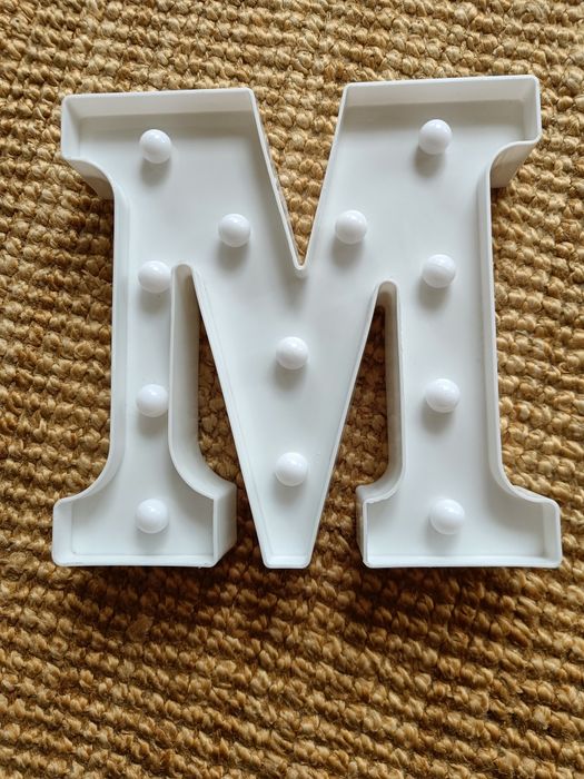 Letra Luminosa Decorativa M LED Branca 22,5 cm Marquee