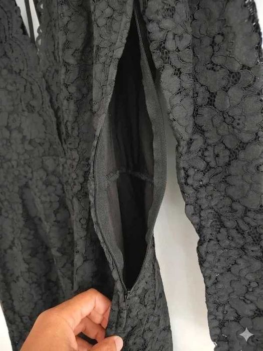 Vestido Curto H&M em Renda Preta – Decote em V e Costas Abertas (Tam. M)