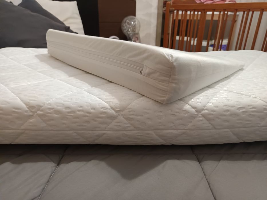 Berço de bebê com colchão novo