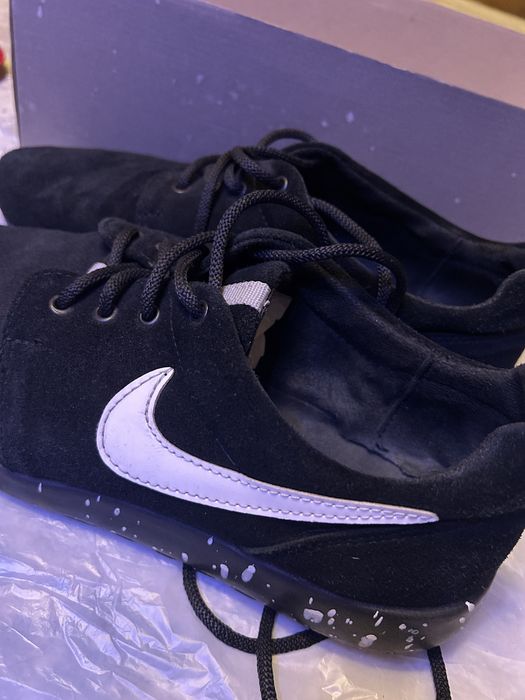 Чоловічі кросівки.