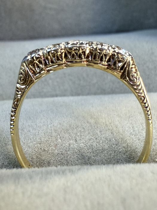 Золотое кольцо с бриллиантами 18р