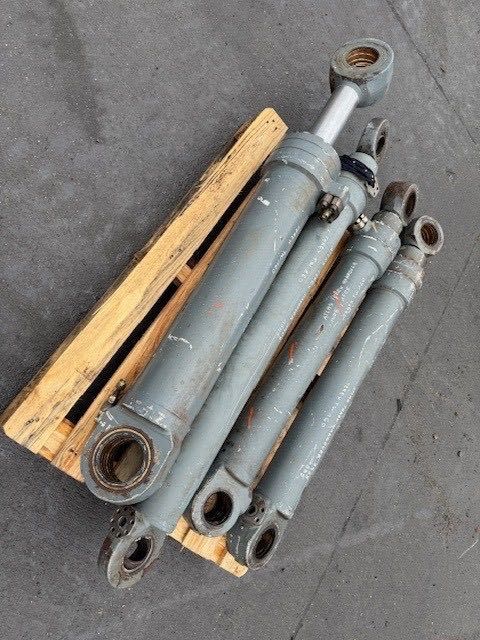 komplet siłowników do koparki terex tw 160 używane