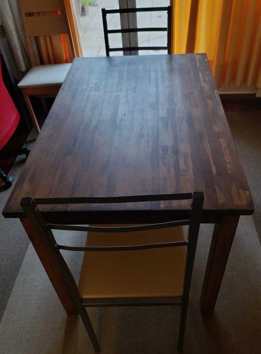Mesa e 2 cadeiras