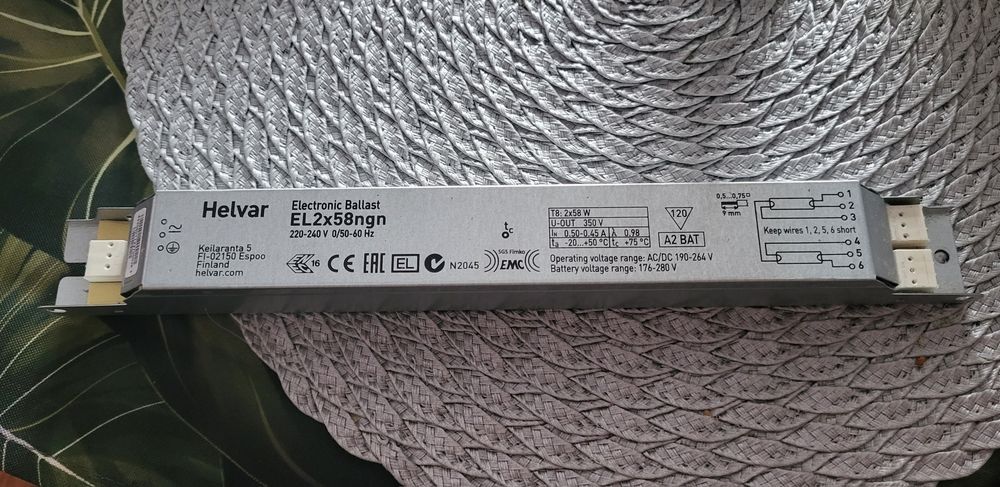 2 Stateczniki elektroniczne 2x58W T8 Helvar