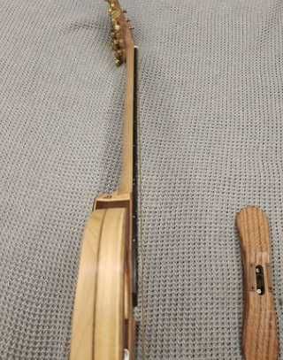 Cicha gitara podróżna