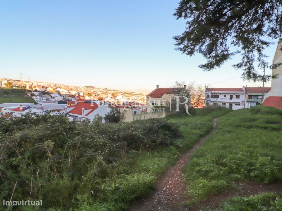 Lote para construção com 350,94 m2 próximo da Amadora, Lisboa