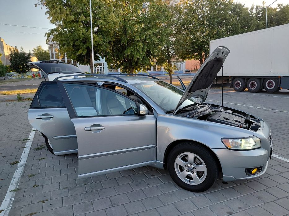 Продаю VOLVO V50.