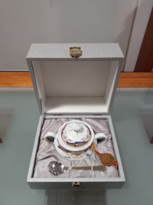 Açucareiro e Colher Novos em Porcelana Limoges