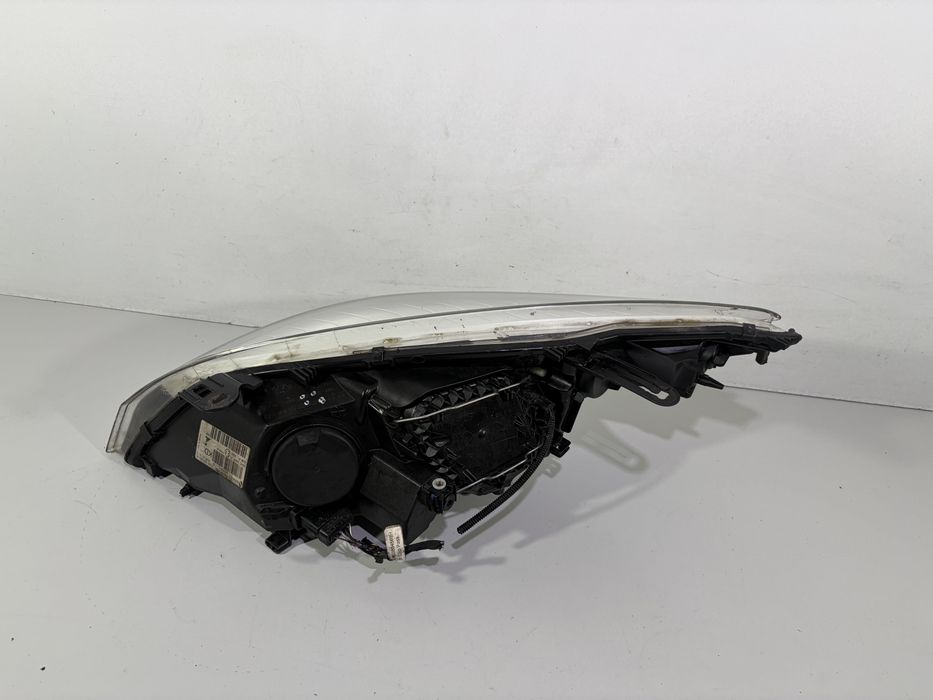 Renault megane iii 3 lampa przód przednia prawa eu