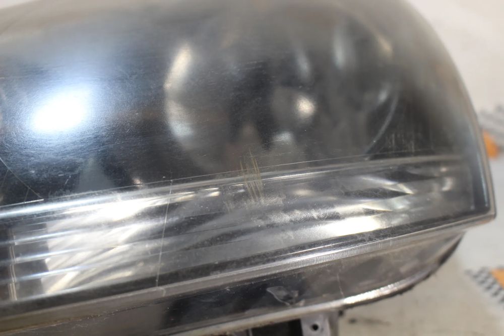 Ótica / farol esquerda VOLKSWAGEN Golf V (1K1)
