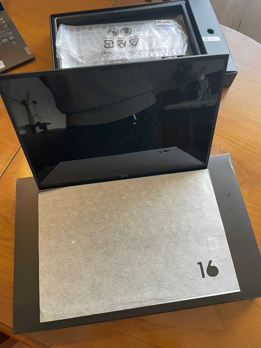 Portátil LG Gram 16" Leve i7 16GB 512GB - Como Novo