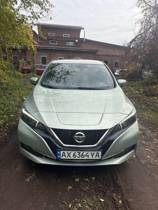 Оренда Nissan leaf 2018 року (40кВт)