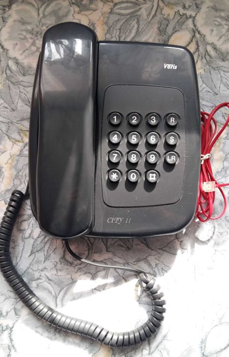 Telefon stacjonarny VERIS City II przewodowy.