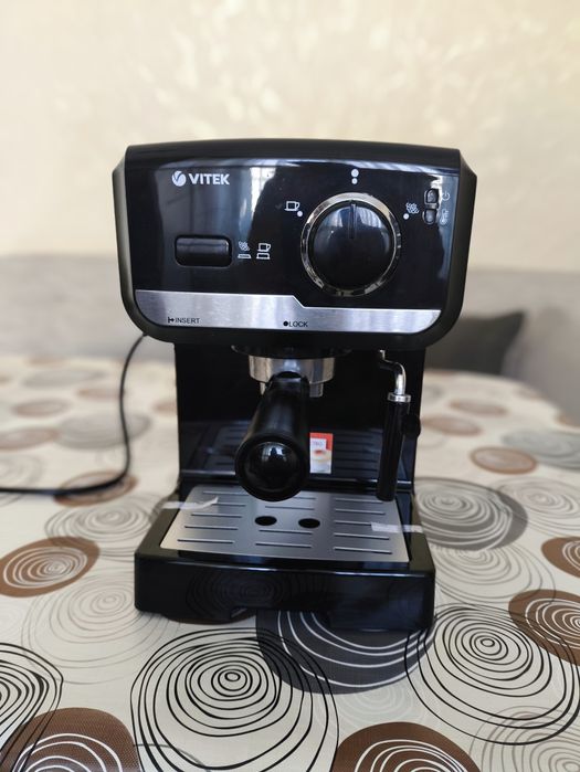 Рожкова кавоварка еспресо/капучино Vitek-1502 BK