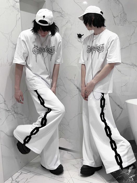 Черные широкие спортивки с глубокими карманами в разных цветах