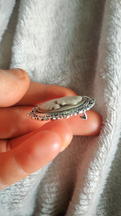 Broszka retro vintage staromodna kamea z kobieta kobieca kameowa